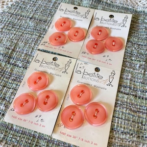 Botões La Petite Vintage em 4 Cartões # 46259 12 Botões Sewing Notions Junk Journals NOS Pêssego Rosa Fabricado na Itália