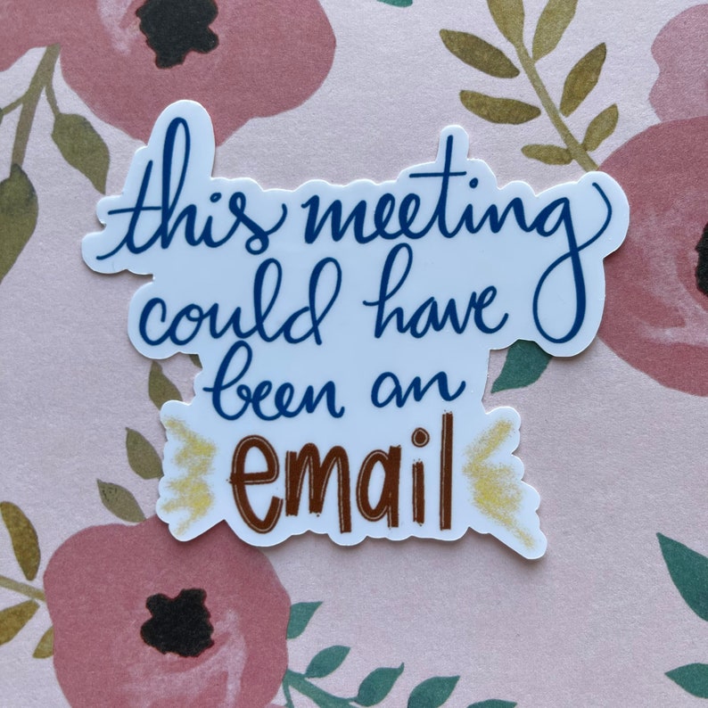 Pode incluir: Um adesivo branco com texto azul e marrom que diz "esta reuni&atilde;o poderia ter sido um e-mail".