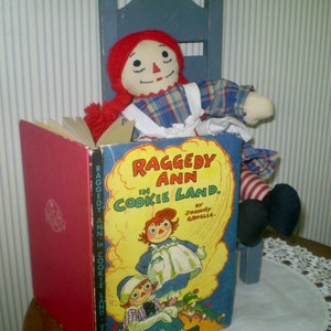 1960 Raggedy Ann in Cookie Land book- pictures by Johnny Gruelle- 95 page storybook of Raggedy Ann & Andy&#39;s Adventures in Cookie Land
