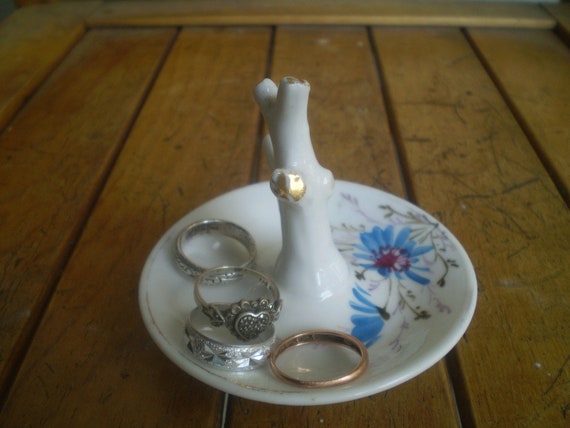 Antique RING DISH- vintage ceramic ring saver tre… - image 4