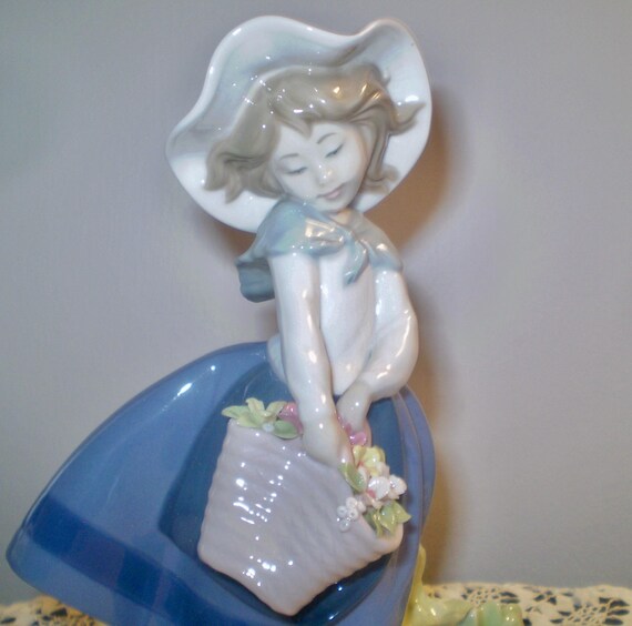 Sale: LLADRÓ PORCELAIN GIRL With Flower Basket- Pretty Pickings