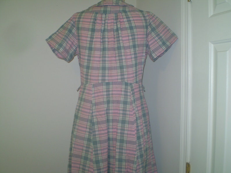 Vintage Handmade Pink Plaid shirtwaist dress from 1960s Midcentury Cottagecore pink and gray dress front button cotton dress Size M-L