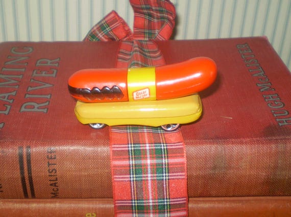 RARE VINTAGE COLLECTIBLE OSCAR MAYER HOT DOG PACK WHISTLE