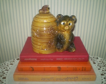 vintage honey bear honey pot with lid- bee hive pot with honey bear- bee handle lid honey pot- missing honey server