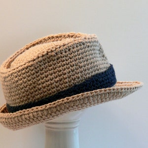Modello all'uncinetto - Cappello Fedora Meadowvale da studio da ragazzo, taglia da studio per neonati, bambini piccoli, ragazzi, adolescenti, da uomo, da uomo grande, da uomo X grande, da uomo XX grande # 110