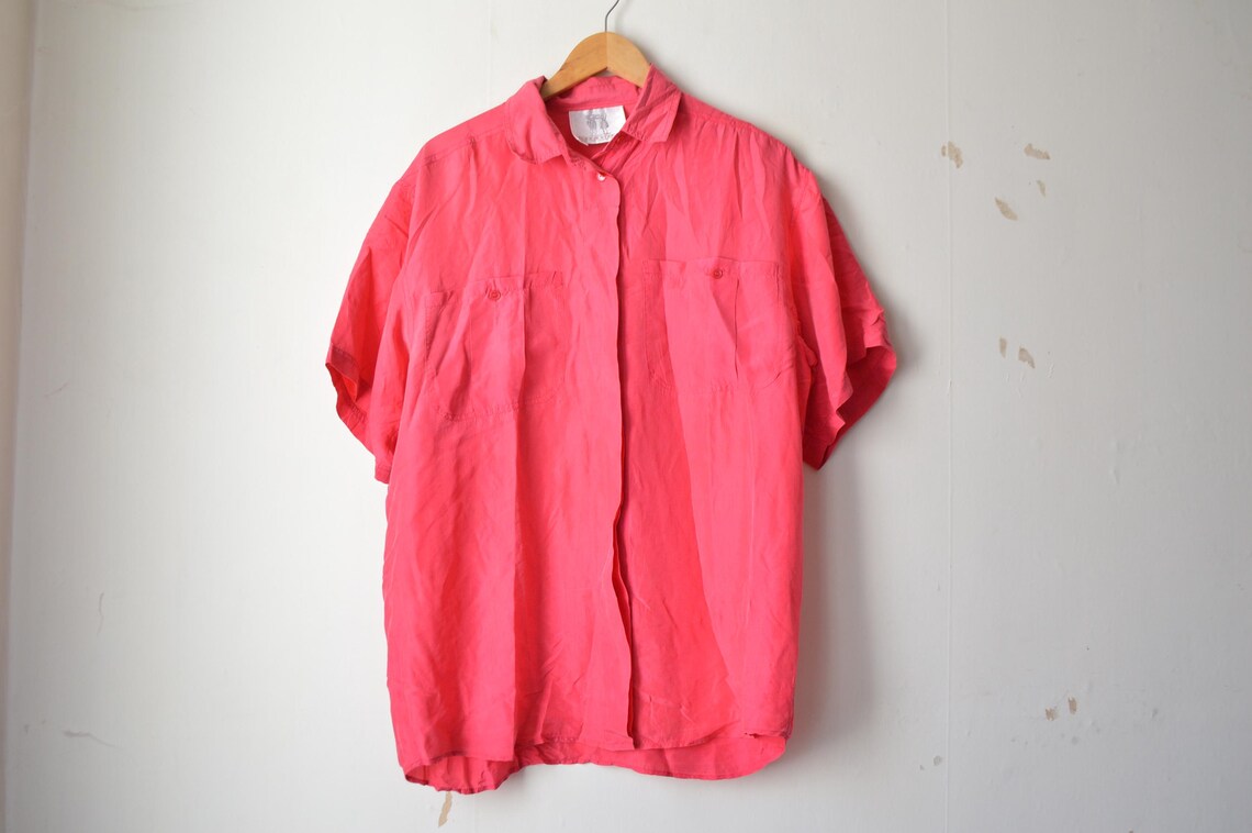 vintage 90s magenta pink silk button down oversized short sleeves shirt blouse // L-XL, Foto 2 von 4