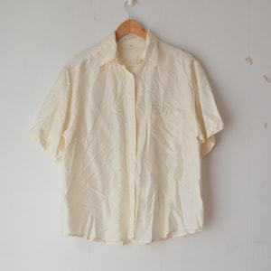 Vintage 1990s cream silk button down oversized loose fit collared short sleeves shirt blouse // L