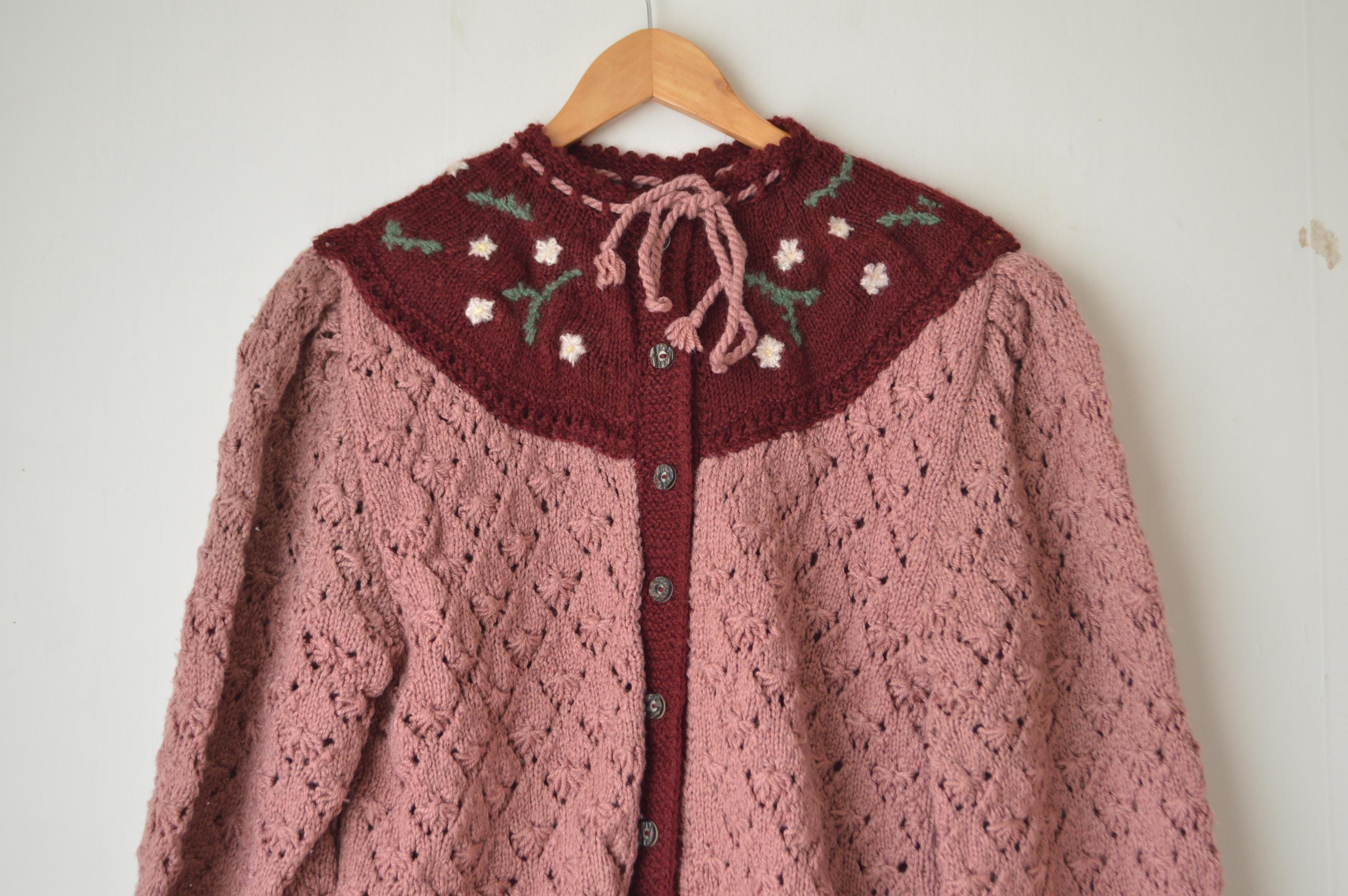 Cardigan vintage tirolese lavorato a mano in lana con ricami floreali rosa malva, austriaco degli anni '40 // M