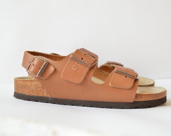 sandale pieds nus en cuir marron Birkenstock milano vintage // 38