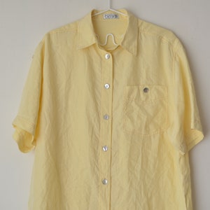 Vintage 90er Jahre SEIDE pastell Gelbe Button Down Kurzarm Oversized Oma Shirt Bluse // L-XL