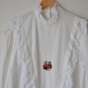 vintage 80s Austrian white embroidered crochet folk edwardian cottagecore shirt blouse // M
