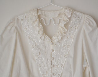 70s Floral Lace Blouse - Ivory Cottagecore Shirt, Puff Sleeves (M-L)