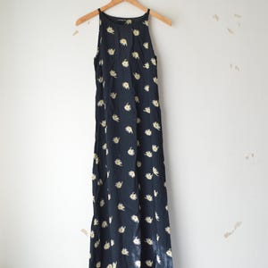 Vintage 90s navy blue daisy floral pattern spaghetti strap maxi summer dress // S