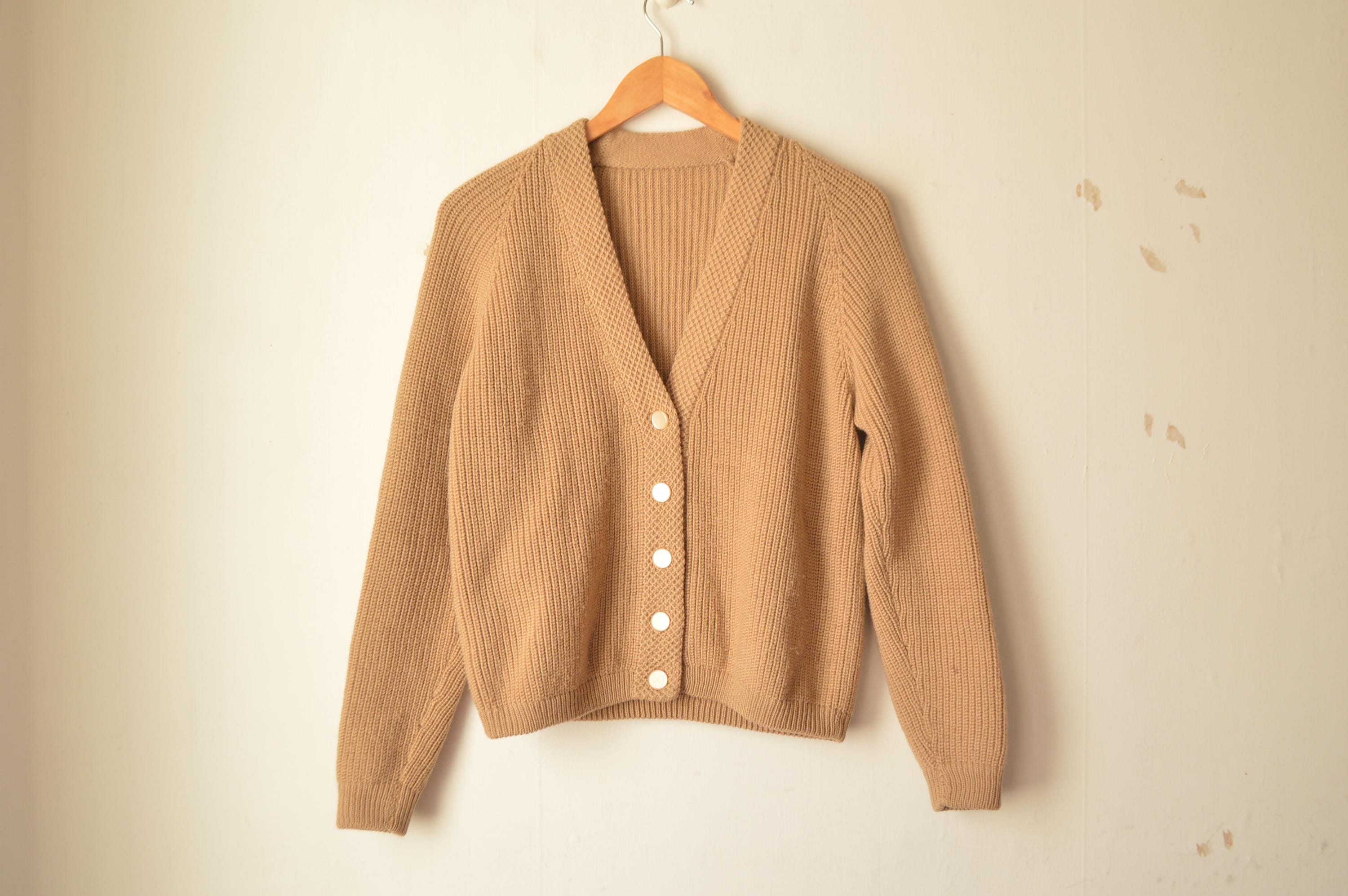 Vintage 1980s camel brown ribbed button down v neck cropped heavily wool blend knit cardigan // S-M