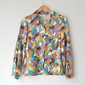 Vintage 1990s abstract colorful pattern button down long sleeves shirt blouse // M