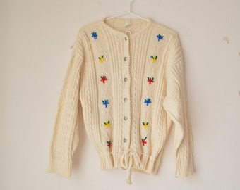 vintage Austrian cream ivory floral embroidered cable knit trachten folk knit cardigan 1980s // M-L