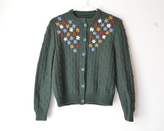 Austrian hunter green leaf pattern floral embroidered wool blend hand knit vintage cardigan 1980s // S