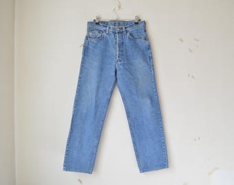 Vintage 1980s Levi’s 501xx high waist straight leg medium wash cropped denim jeans W32