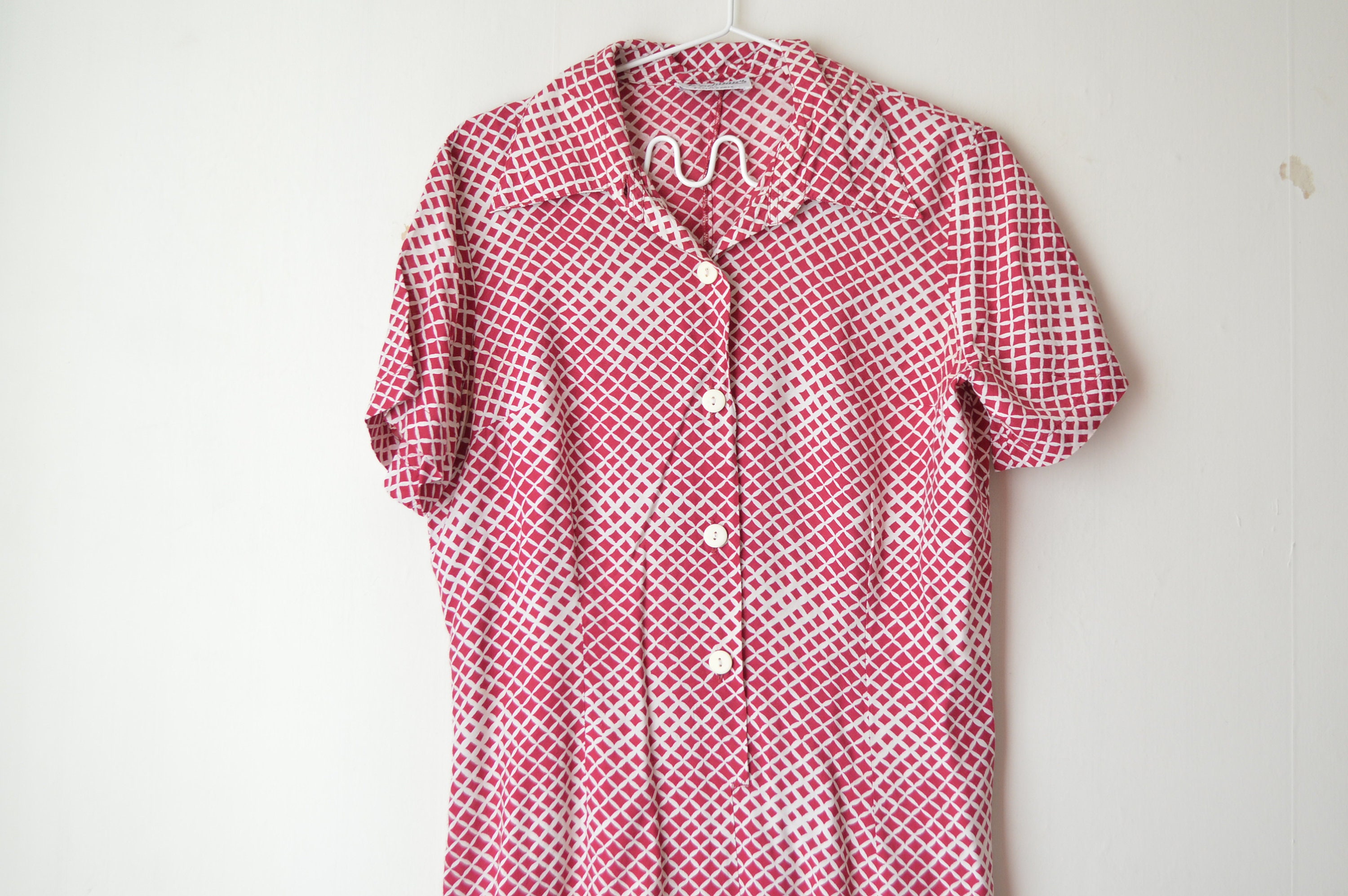 Vintage Red and White Geometric Optic Pattern Half Buttoned - Etsy