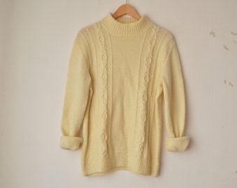 Vintage 70s cream beige cable knit wool blend fisherman chunky minimal sweater pullover 70s // M