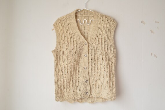 vintage 80s beige cream hand knit wool buttoned loose fit granny vest gilet // S-M