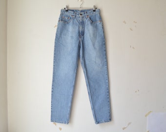 Vintage 1980s Levi&#39;s 881 high waist tapered leg orange tab medium wash mom carrot jeans denim // W31