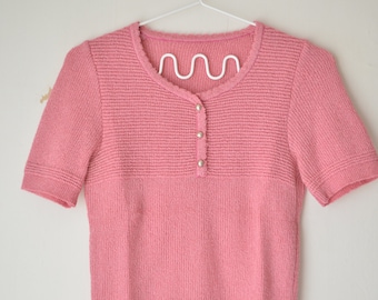 Haut pull structuré en tricot rose main vintage des années 80 à col rond et manches courtes // S