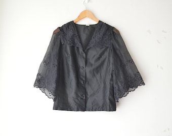 black silky v neck blouse with lace sleeves 70s // M-L