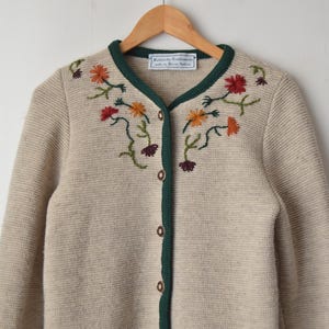Vintage 1990s Austrian beige floral embroidered wool tyrolean folk dirndl cardigan // S