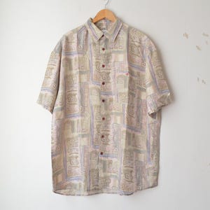 Vintage 90s men’s silk pastel geometric patern buttoned collared baggy fit shirt // L