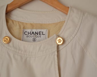 Vintage 1980s Chanel authentic off white double buttoned crew neck suit blazer jacket coat // S-M