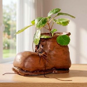 Boot-shaped pot (inspired by Wall-E) Handmade in resin . US Import taxes INCLUDED