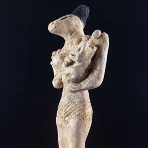 Nammu – Sumerian Goddess and Anunnaki Statuette • Handcrafted Resin & Wood Replica • Ancient Mesopotamian Mythology