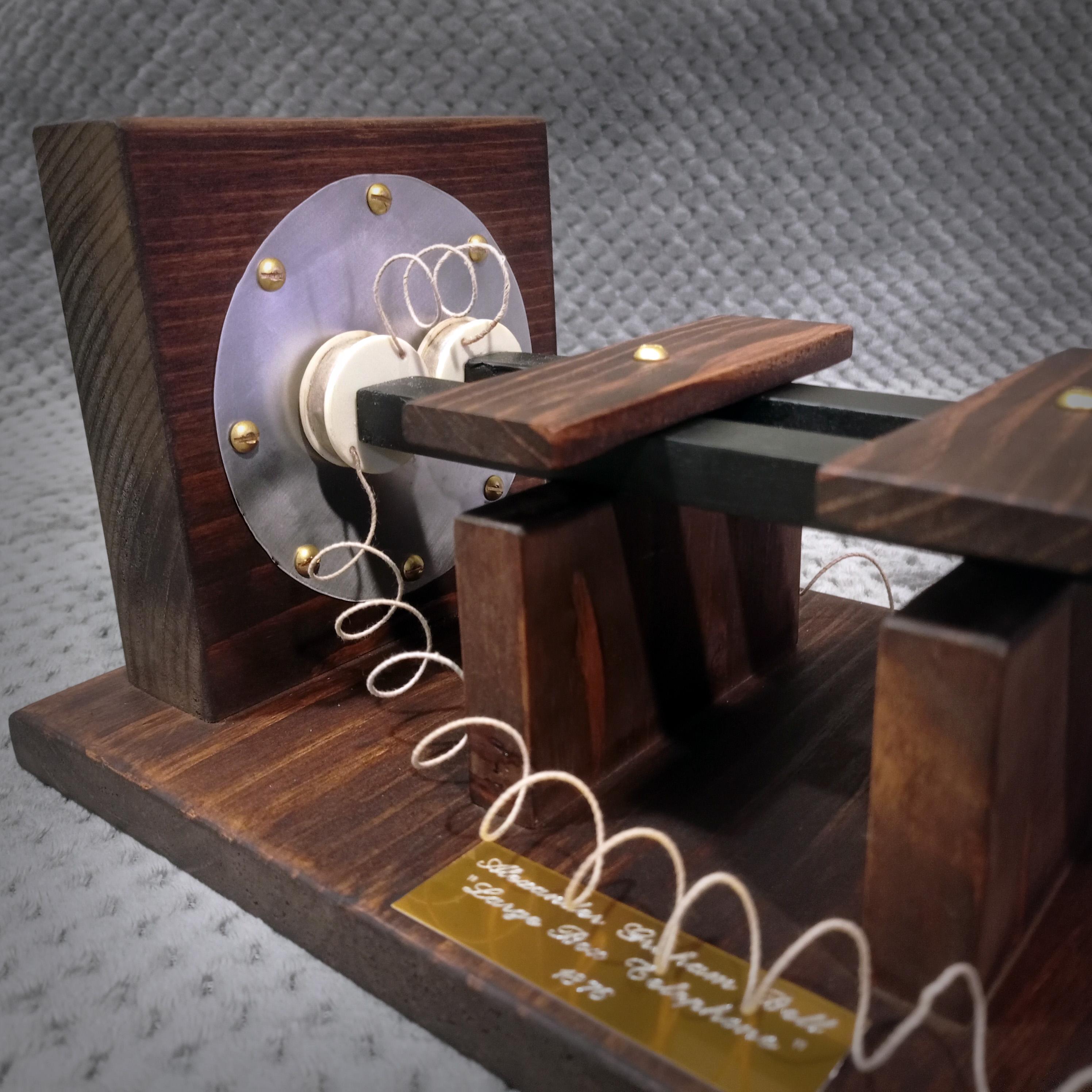 アレクサンダー・グラハム・ベルの電話機レプリカ（動作しません