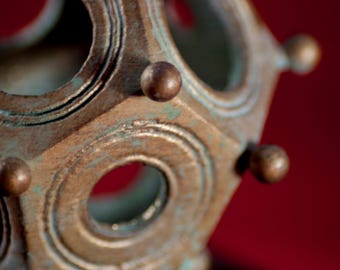 ローマ正十二面体 - 考古学的レプリカ - 手描き樹脂製。米国輸入税込み