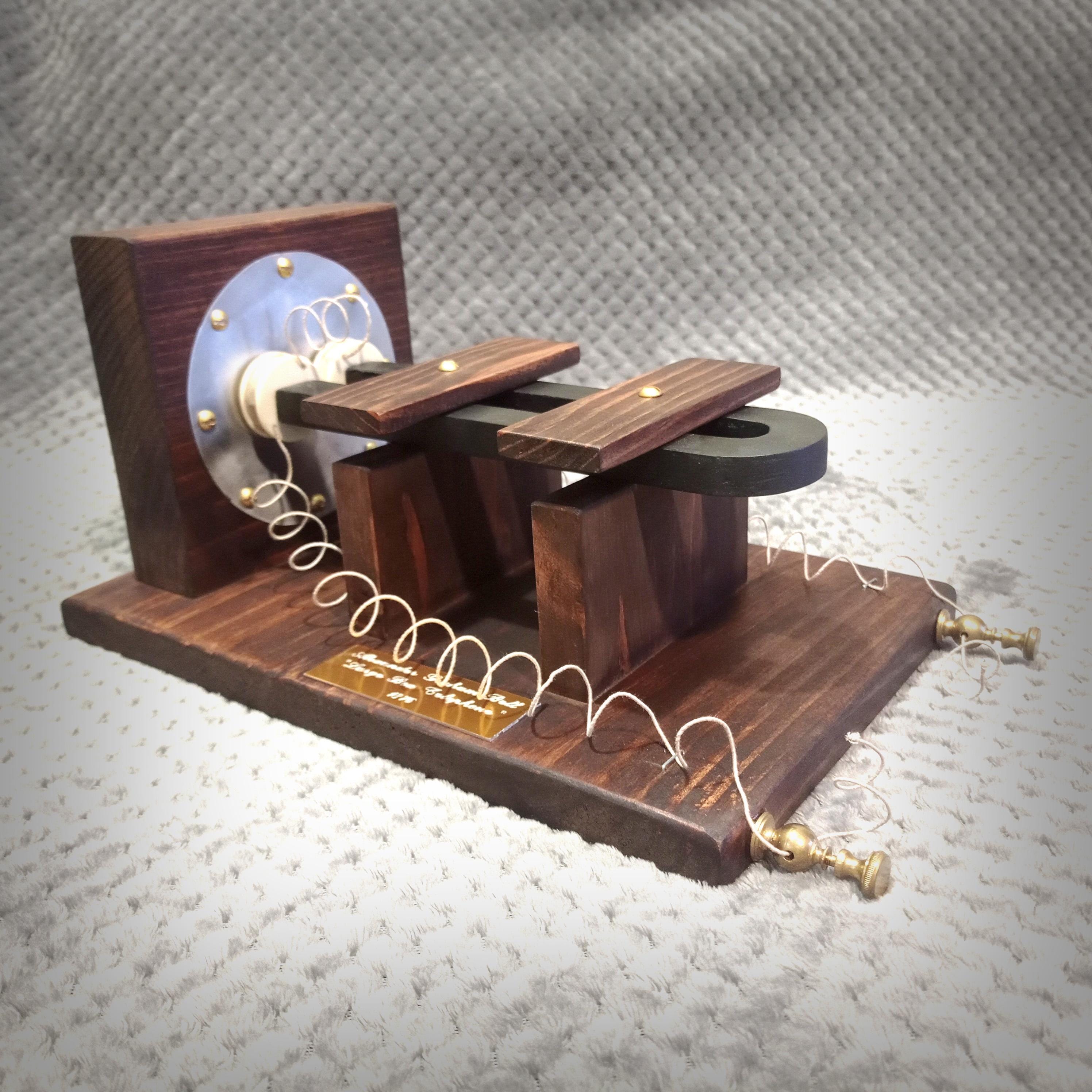 アレクサンダー・グラハム・ベルの電話機レプリカ（動作しません