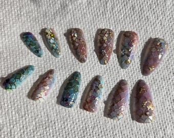 12 nagels zeemeermin zee volledige lange nepnagelkunst kawaii 3D-set, goud metallic accent edelstenen bedels + BONUS, handgeschilderde gel KLAAR voor verzending