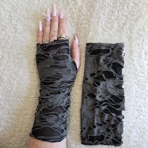 スチームパンク グレー＆ブラック 軽量ソフトファブリック リストウォーマー * コスプレ デューン アポカリプス エモ ゴス デリケート パンク * 親指穴付き 即日発送可能