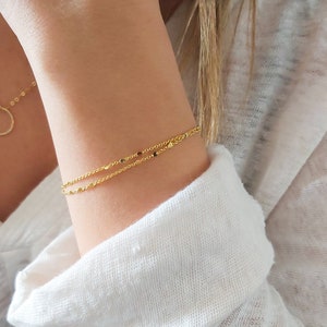 Zierliches Goldarmband, überlagertes Armband, Goldkettenarmband für Frauen, stapelbares Armband, einfacher Goldschmuck, doppeltes Armband, annikabella