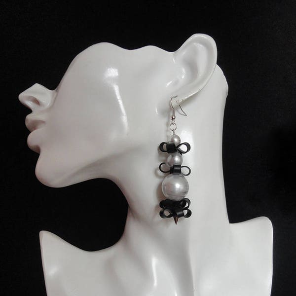 Earrings with pearl beads