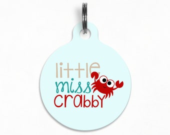 Haustier ID-Tag | "Kleine Miss Crabby"- lustige Krabbe Hund Tag, doppelseitig