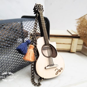 Gitaar SD-geheugenkaart Houten houder, sleutelhanger voor muzikant, opslag van trouwfoto's, houten jubileumcadeau voor haar, gepersonaliseerd cadeau voor hem