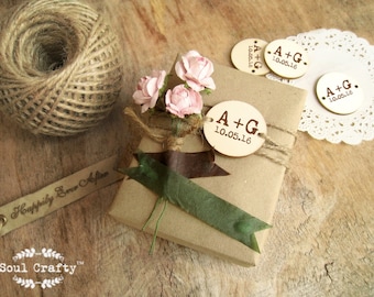 Personalized 3cm Engraved Round Wooden tag, Circle With hole, Wedding Bridal Shower Gift Tags