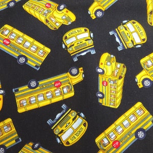 Tissu artisanal en coton courtepointe Timeless Treasures jaune bus scolaires américains 40 po. L x 44 po. l