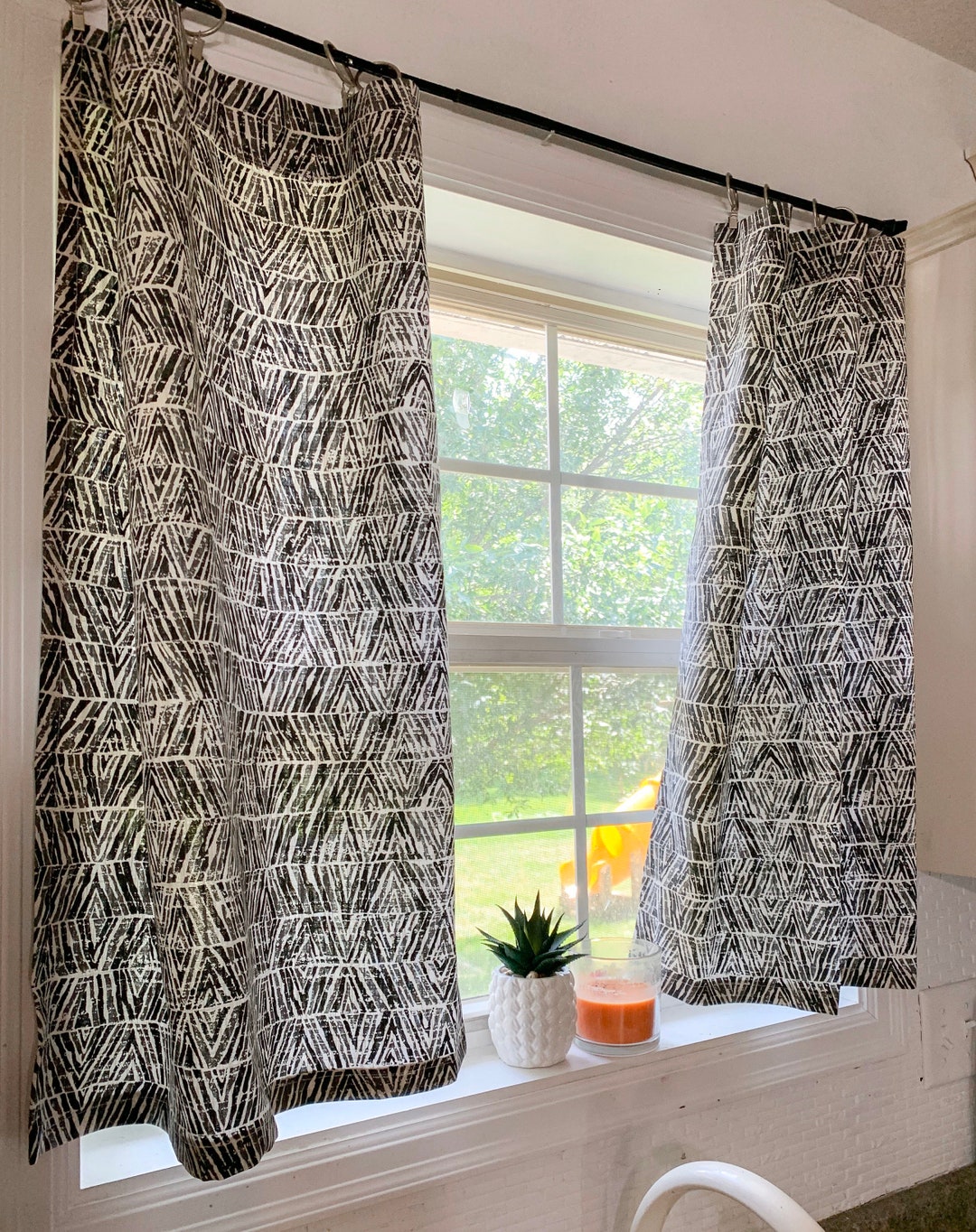Beautiful Black and White Tribal Cafe Curtain for Your Kitchen