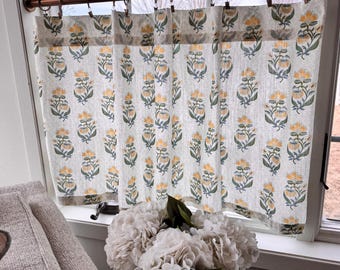 Cute Lacefield poppy yellow block print cafe curtains perfect for kitchens, bathroom decor and breakfast nooks, vintage looks floral