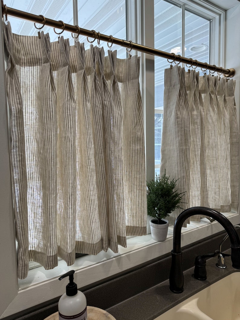 This fresh linen has a lightweight weave with an airy drape and fine slub texture. Vertical striped Pleated cafe curtain summer airy feel zdjęcie 4