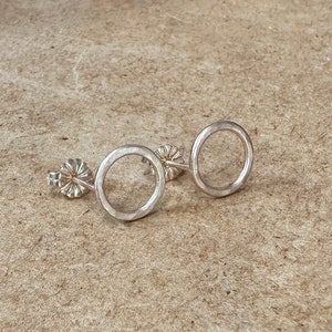 Boucles doreilles Circle Stud Boucles doreilles Gold Circle Stud Boucles doreilles Sterling Silver Circle Stud Boucles doreilles Minimalist Stud Clous 10mm image 9