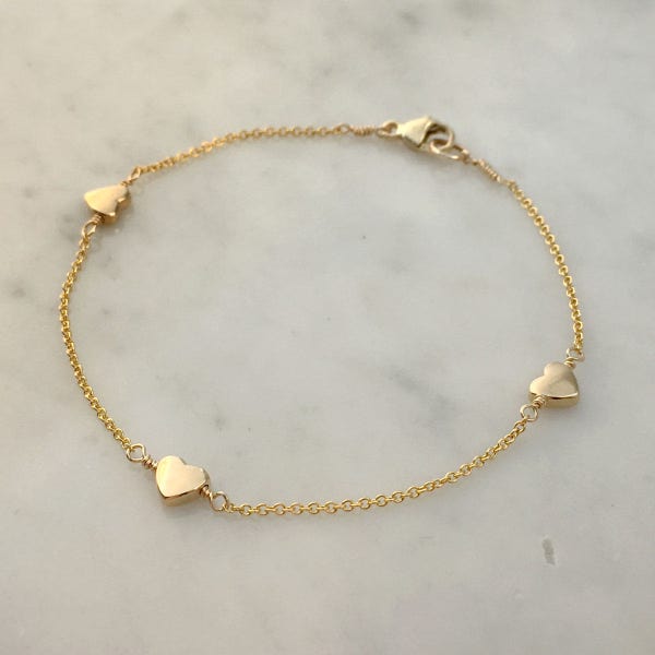 Kleines Herz Gold Armband mit drei kleinen Herz Anhängern