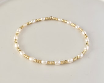 Freshwater pearl and gold nugget stretch bracelet